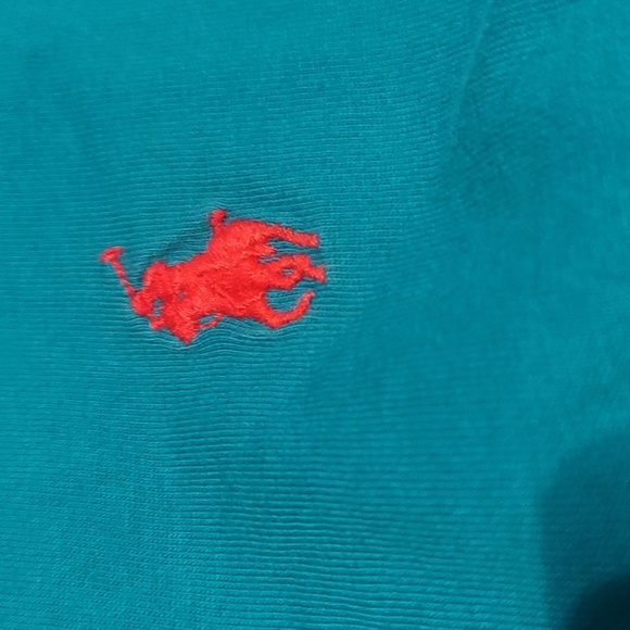 Exciting color way by polo on this med. Tee. I've never seen this pink emblem - Picture 2 of 3